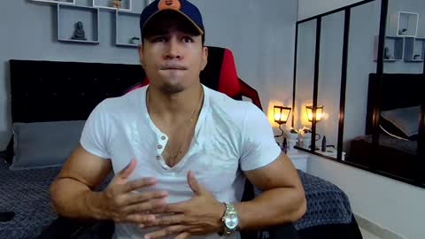 Snapshot of tyler_hank1 chatting on 12/15/24, 11:53 tyler_hank1 online show from 12/15/24, 11:53