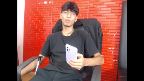 tyler_wolf_1 online show from 10/08/25, 11:52