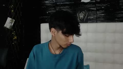 tyler_wolf_1 online show from 10/20/25, 12:27