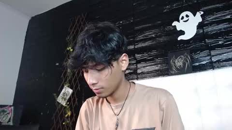 tyler_wolf_1 online show from 10/22/25, 12:27