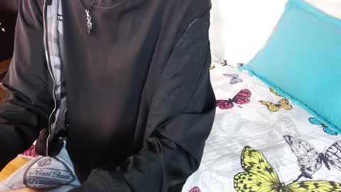 tyler_wolf_1 online show from 10/23/25, 12:26