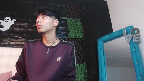 tyler_wolf_1 online show from 11/04/25, 12:26