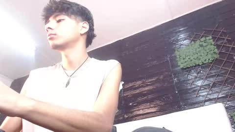 tyler_wolf_1 online show from 11/06/25, 12:17