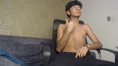 tyler_wolf_1 online show from 11/21/25, 03:22