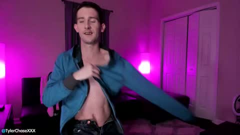 Snapshot of tylerchasexxx chatting on 02/21/25, 12:38 Tyler Chase online show from 02/21/25, 12:38