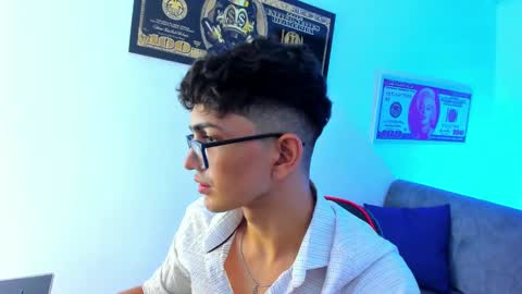 Snapshot of tylerwhiite_ chatting on 12/31/24, 03:01 online show from 12/31/24, 03:01