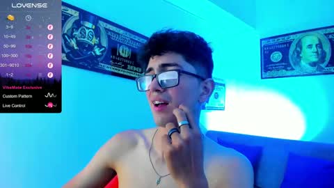 Snapshot of tylerwhiite_ chatting on 01/05/25, 09:26 online show from 01/05/25, 09:26