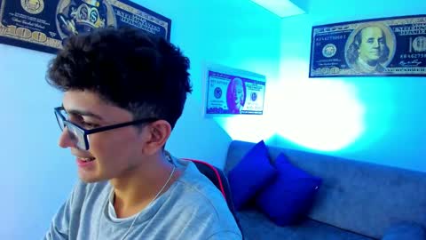 Snapshot of tylerwhiite_ chatting on 01/08/25, 05:59 online show from 01/08/25, 05:59