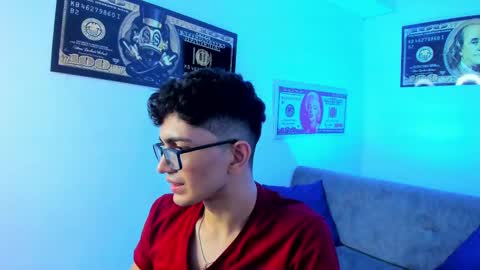 Snapshot of tylerwhiite_ chatting on 01/15/25, 06:54 online show from 01/15/25, 06:54