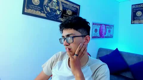 Snapshot of tylerwhiite_ chatting on 01/21/25, 06:33 online show from 01/21/25, 06:33