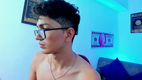 Snapshot of tylerwhiite_ chatting on 01/21/25, 09:35 online show from 01/21/25, 09:35