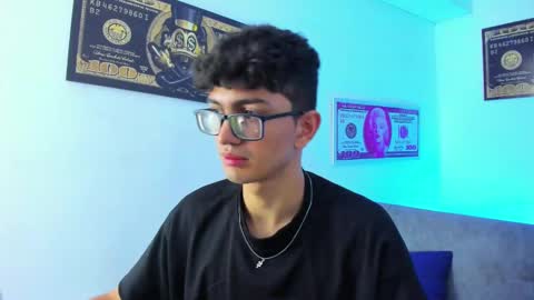 Snapshot of tylerwhiite_ chatting on 01/29/25, 03:01 online show from 01/29/25, 03:01