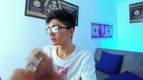 Snapshot of tylerwhiite_ chatting on 02/01/25, 09:21 online show from 02/01/25, 09:21
