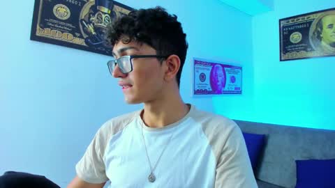 Snapshot of tylerwhiite_ chatting on 02/02/25, 02:59 online show from 02/02/25, 02:59
