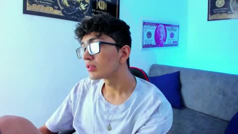 Snapshot of tylerwhiite_ chatting on 02/04/25, 03:11 online show from 02/04/25, 03:11