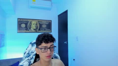 Snapshot of tylerwhiite_ chatting on 02/19/25, 06:22 online show from 02/19/25, 06:22