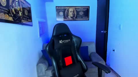 Snapshot of tylerwhiite_ chatting on 03/04/25, 05:32 online show from 03/04/25, 05:32