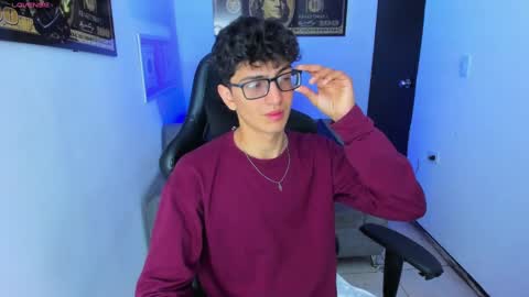 Snapshot of tylerwhiite_ chatting on 03/07/25, 03:19 online show from 03/07/25, 03:19