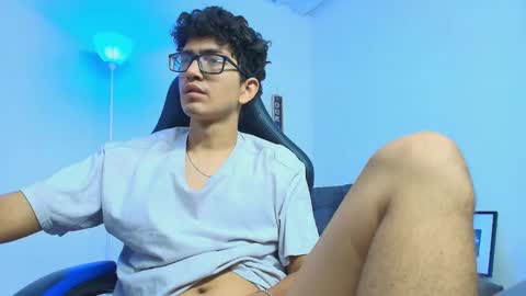 Snapshot of tylerwhiite_ chatting on 09/10/25, 04:56 online show from 09/10/25, 04:56