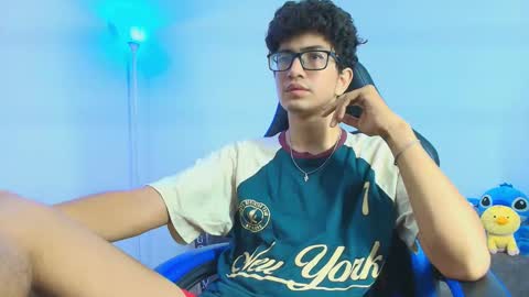 Snapshot of tylerwhiite_ chatting on 10/01/25, 03:45 online show from 10/01/25, 03:45