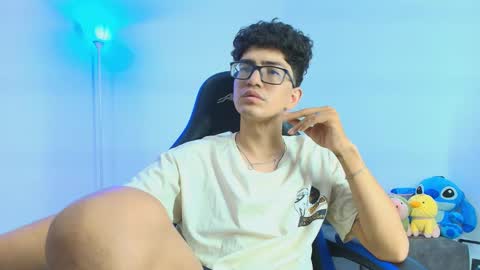 Snapshot of tylerwhiite_ chatting on 10/09/25, 06:22 online show from 10/09/25, 06:22