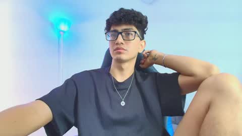 Snapshot of tylerwhiite_ chatting on 10/11/25, 01:42 online show from 10/11/25, 01:42