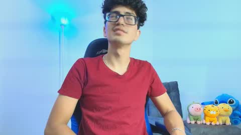 Snapshot of tylerwhiite_ chatting on 10/26/25, 06:36 online show from 10/26/25, 06:36