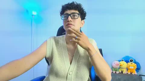 Snapshot of tylerwhiite_ chatting on 10/31/25, 05:30 online show from 10/31/25, 05:30