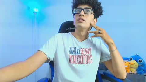 Snapshot of tylerwhiite_ chatting on 11/14/25, 04:11 online show from 11/14/25, 04:11