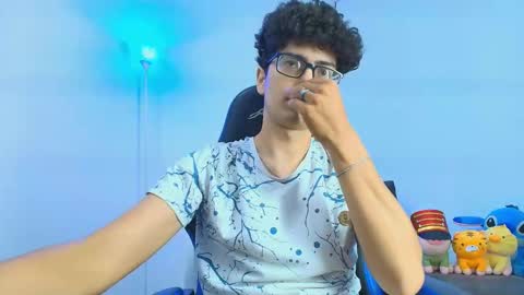 Snapshot of tylerwhiite_ chatting on 11/15/25, 08:11 online show from 11/15/25, 08:11