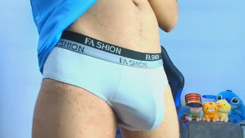 Snapshot of tylerwhiite_ chatting on 11/23/25, 05:29 online show from 11/23/25, 05:29