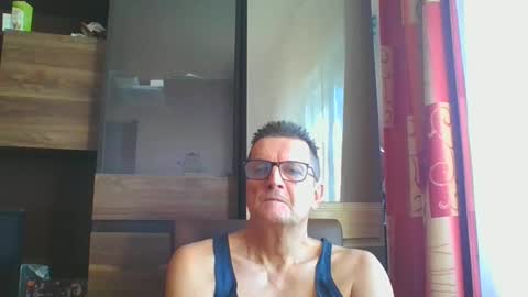 Snapshot of ulmeni4 chatting on 12/19/24, 10:34 ulmeni4 online show from 12/19/24, 10:34