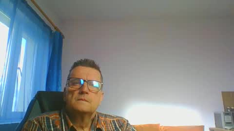 Snapshot of ulmeni4 chatting on 03/12/25, 12:15 ulmeni4 online show from 03/12/25, 12:15
