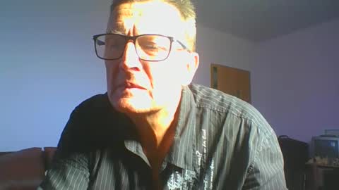 Snapshot of ulmeni4 chatting on 10/17/25, 10:18 ulmeni4 online show from 10/17/25, 10:18