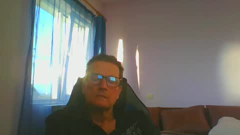 Snapshot of ulmeni7 chatting on 10/15/25, 02:50 ulmeni7 online show from 10/15/25, 02:50