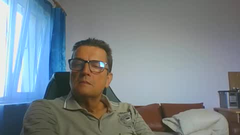 Snapshot of ulmeni7 chatting on 10/19/25, 09:10 ulmeni7 online show from 10/19/25, 09:10