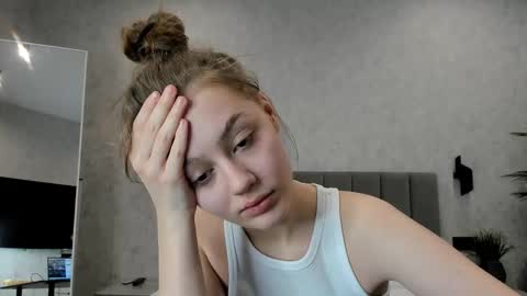 Melena online show from 11/18/25, 01:00