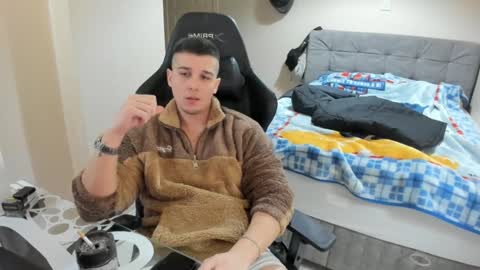 Snapshot of ulxer chatting on 12/14/24, 12:11 hi im mike tyson - online show from 12/14/24, 12:11