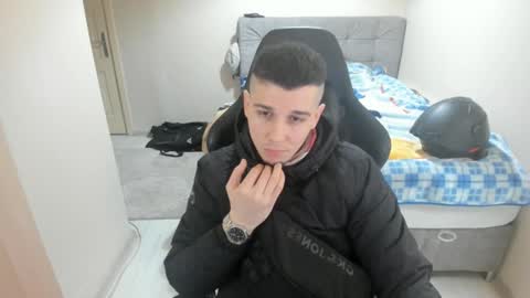 Snapshot of ulxer chatting on 01/18/25, 07:37 hi im mike tyson - online show from 01/18/25, 07:37