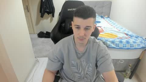 Snapshot of ulxer chatting on 01/28/25, 06:07 hi im mike tyson - online show from 01/28/25, 06:07