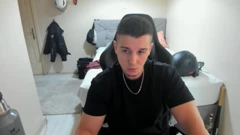 Snapshot of ulxer chatting on 09/14/25, 06:18 hi im mike tyson - online show from 09/14/25, 06:18