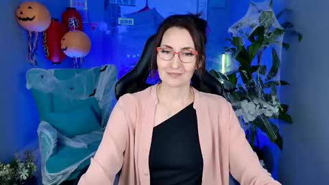 UnaTera online show from 10/20/25, 09:32