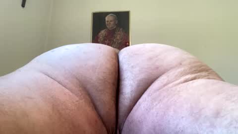 Snapshot of uncledenny1 chatting on 09/26/25, 01:48 Hairy Sally online show from 09/26/25, 01:48