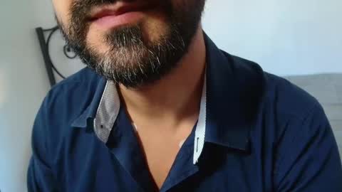 Snapshot of under_thedesk chatting on 10/17/25, 08:17 Giov online show from 10/17/25, 08:17