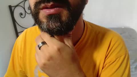 Snapshot of under_thedesk chatting on 10/24/25, 09:28 Giov online show from 10/24/25, 09:28