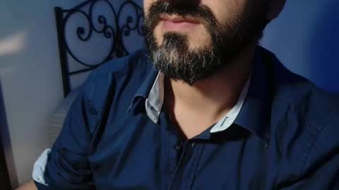 Snapshot of under_thedesk chatting on 11/02/25, 07:05 Giov online show from 11/02/25, 07:05