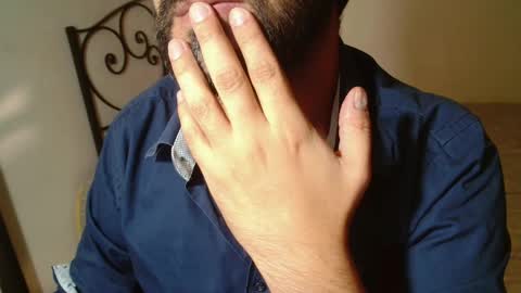 Snapshot of under_thedesk chatting on 11/04/25, 05:12 Giov online show from 11/04/25, 05:12