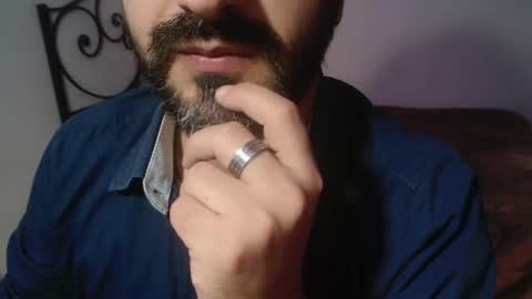 Snapshot of under_thedesk chatting on 11/16/25, 08:47 Giov online show from 11/16/25, 08:47