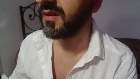 Snapshot of under_thedesk chatting on 11/17/25, 03:07 Giov online show from 11/17/25, 03:07