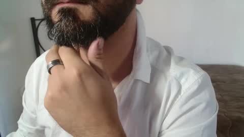 Snapshot of under_thedesk chatting on 12/02/25, 10:31 Giov online show from 12/02/25, 10:31